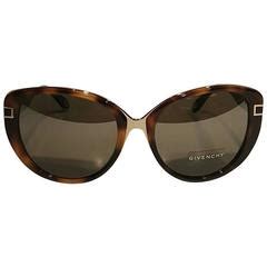 Givenchy Cateye Sunglasses in Black Grey SGV918 700 57